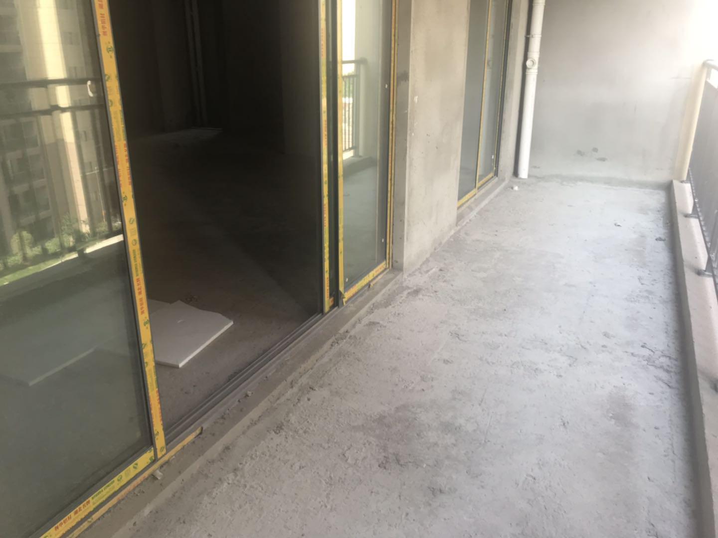 泰未来城C区毛坯四房超大阳台南北通透户型方正