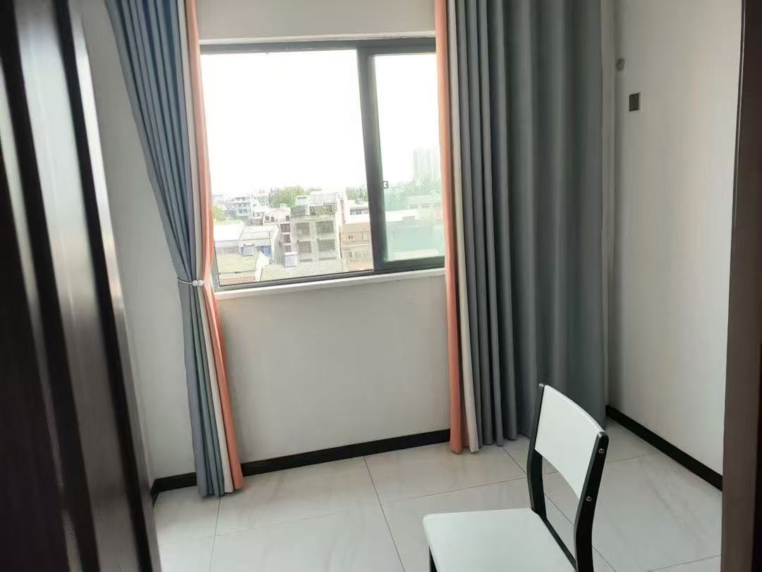 降价了，捡漏，公园世家，精装四房，成色好！好楼层，南北通透，证满二