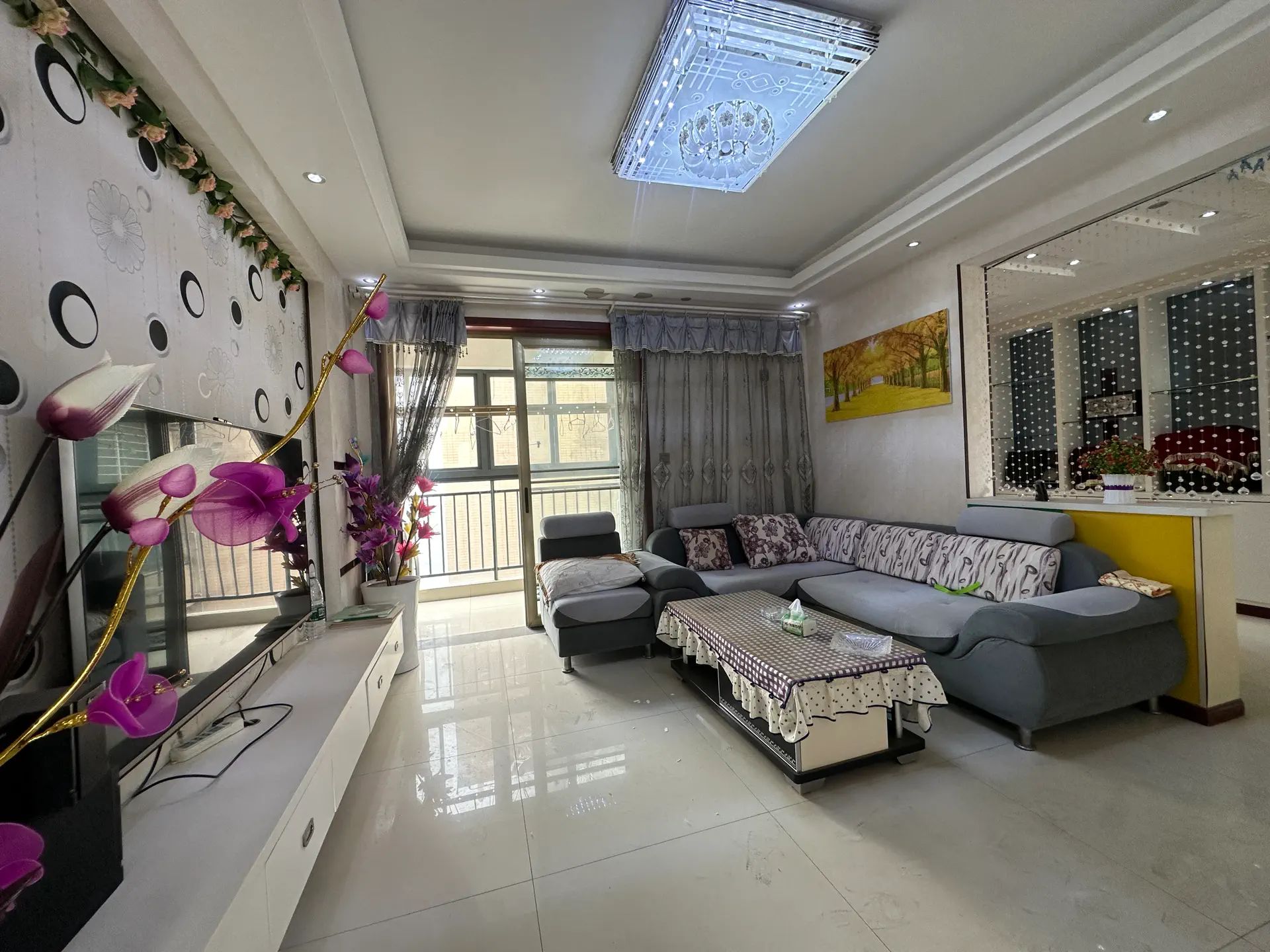 一中旁精装四房，边户，不介意顶楼看过来，地板价！