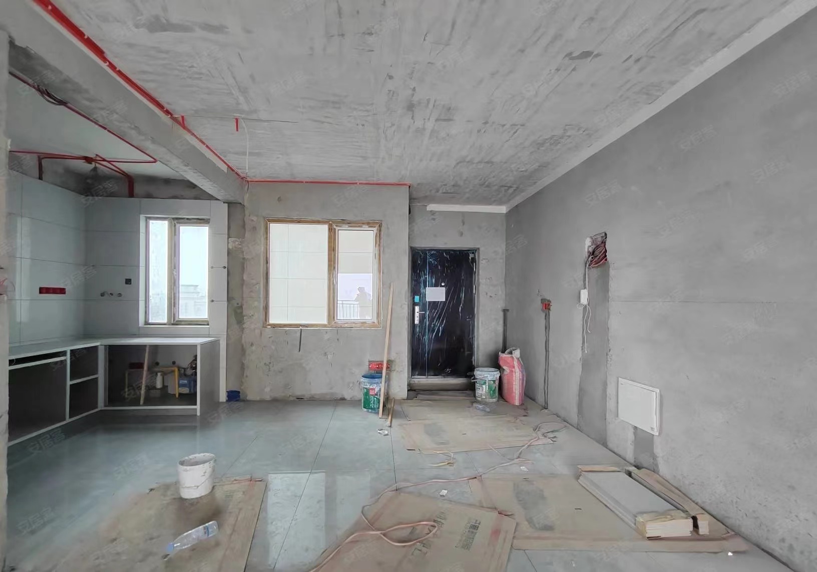 亏的通龙湖，大三房中间好楼层 ，水电瓷砖已装好，速度捡漏