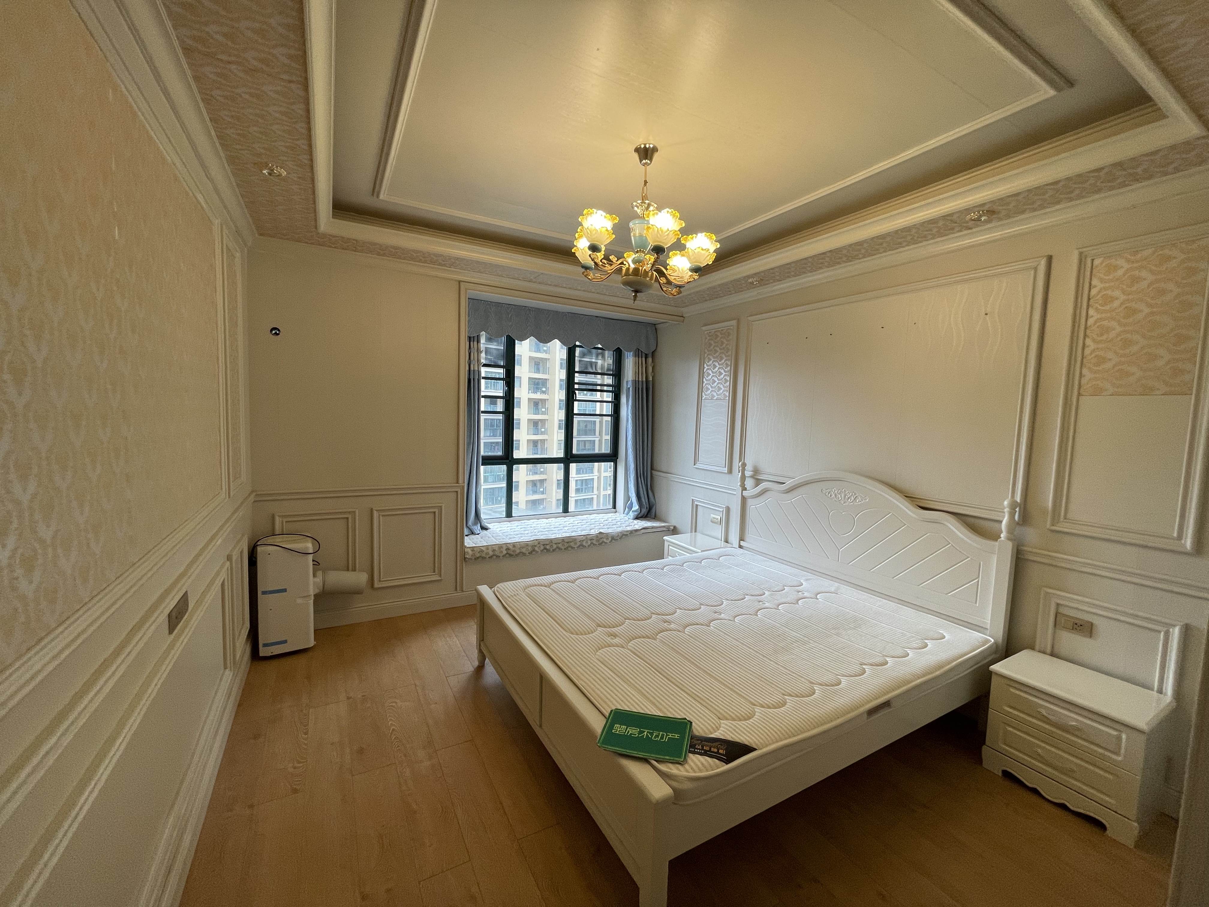 实验叁晓门口，新城一号，精装三房，南北通透，证件满二，成色新，看房方便