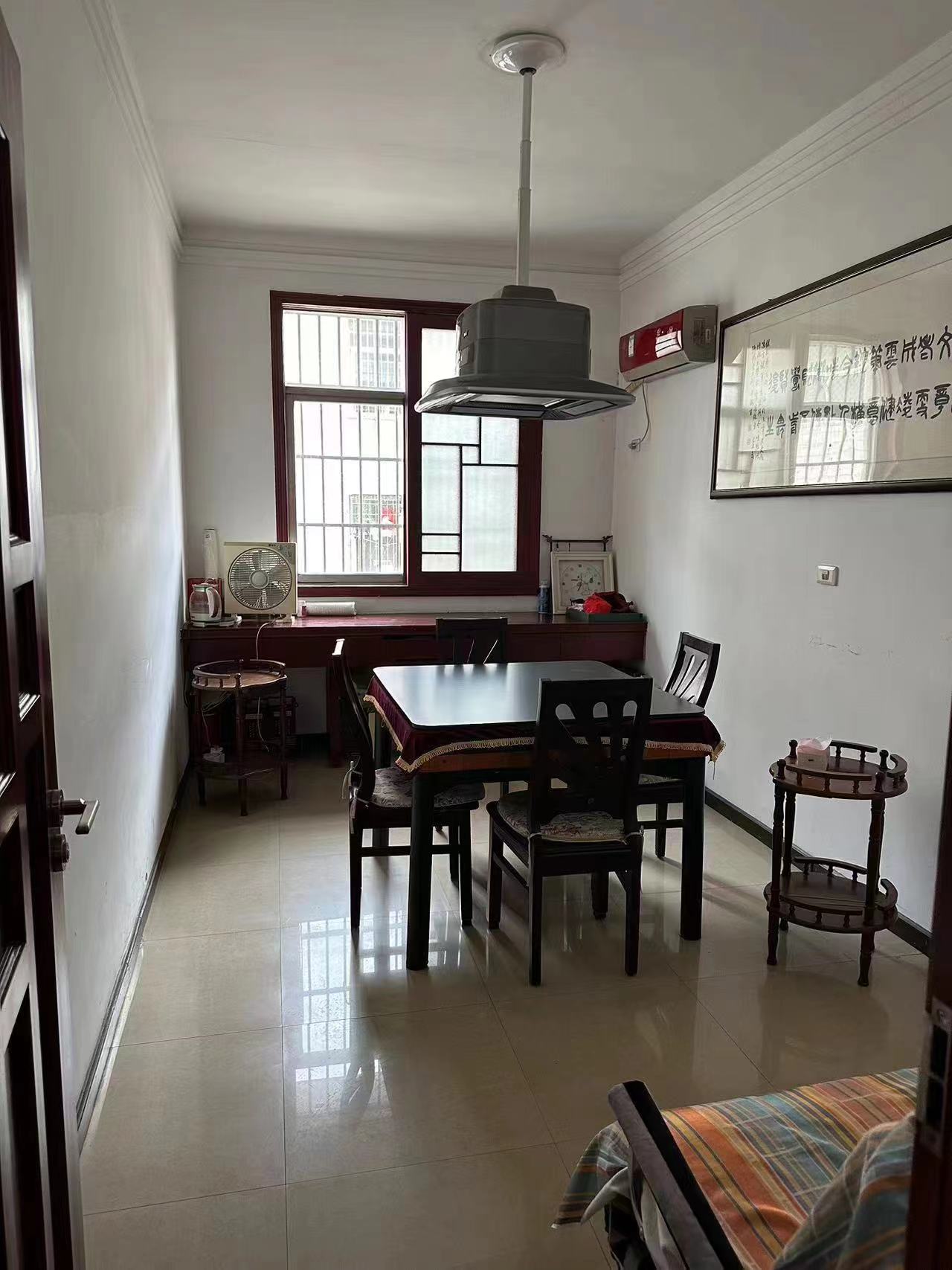 华宝小区.精装大平层.证件满二.看房方便