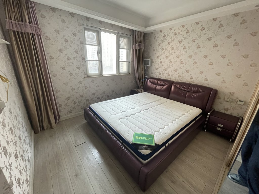 满庭春，南北双阳台带供暖装修毛坯价老证诚意出售看房方便，