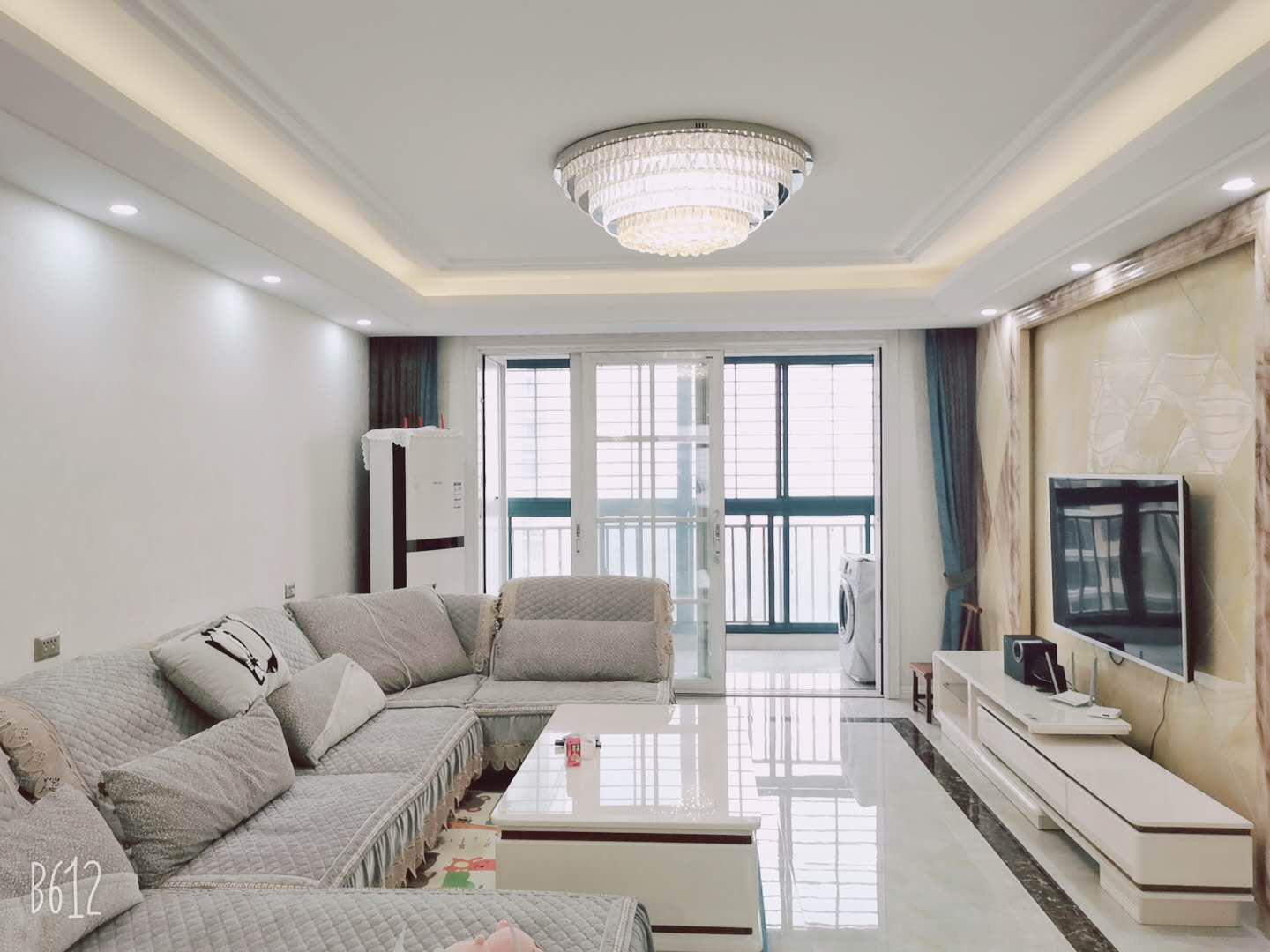 降价啦新城壹号四期湖景房四室两厅两卫双阳台拎包入住