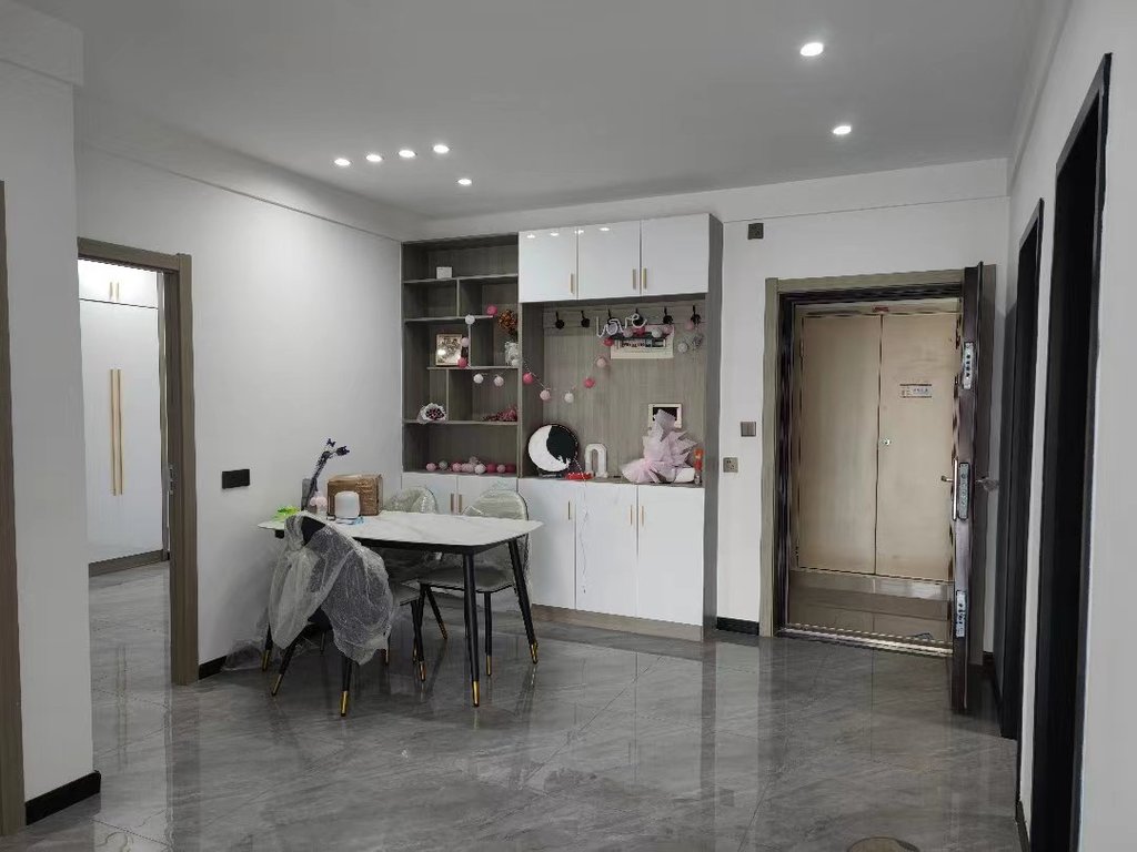 新二中二小对面森林国际城精装小三房精装毛坯价适合出租自住照顾小孩证件满二