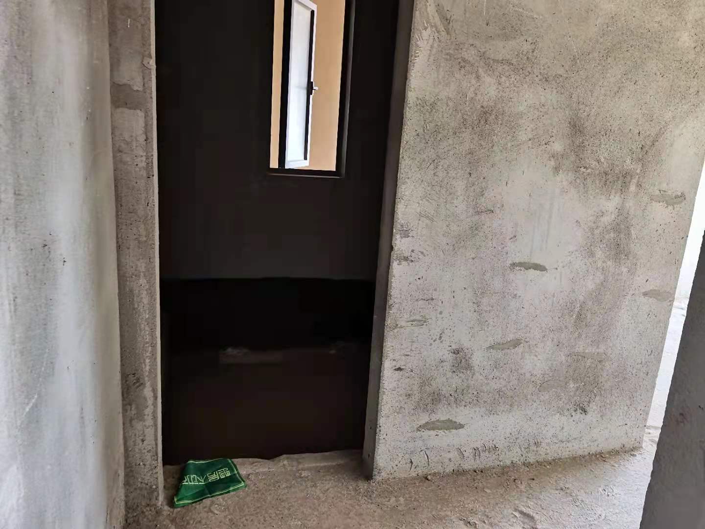 御台公馆毛坯三房.证件满二.看房方便房东诚意出售