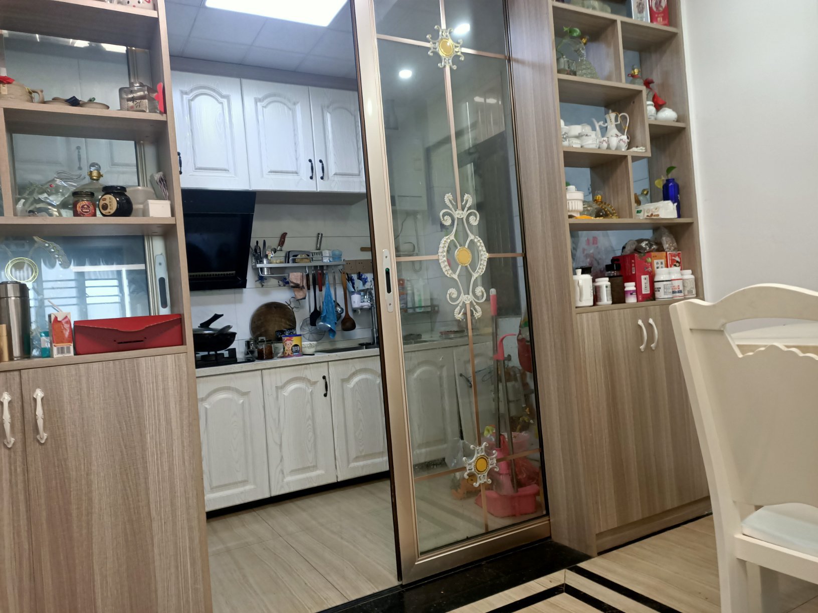 新八中附近逸景轩小区电梯好楼层南北通透128平三房两厅两卫