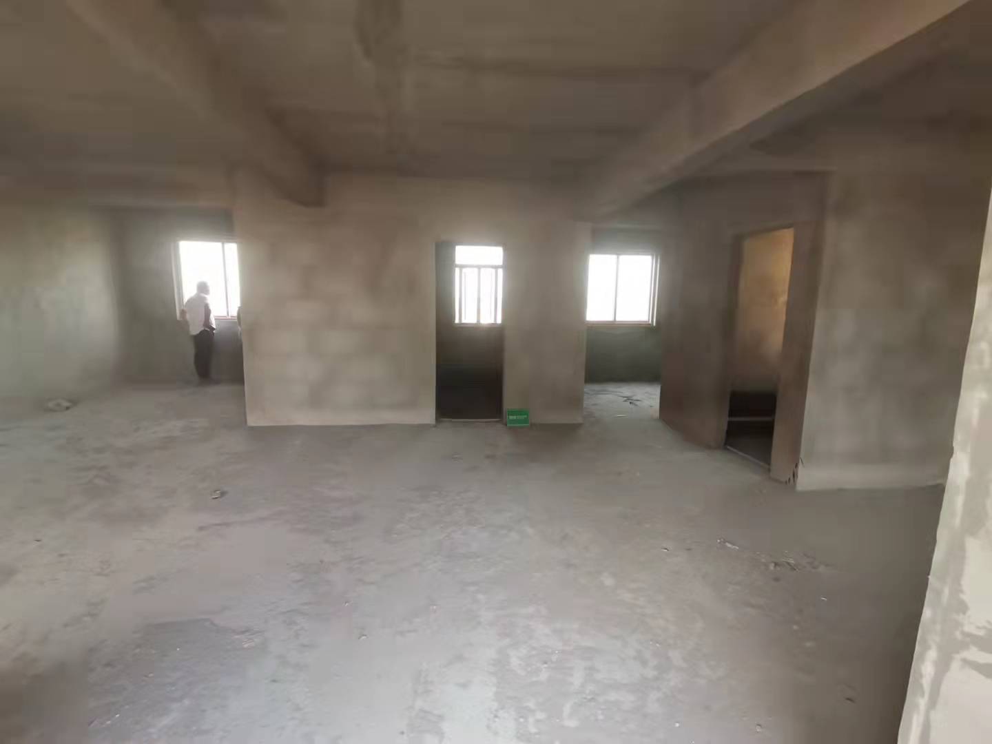 八中旁沔阳学府园毛坯大三房户型方正楼层好诚意出售！