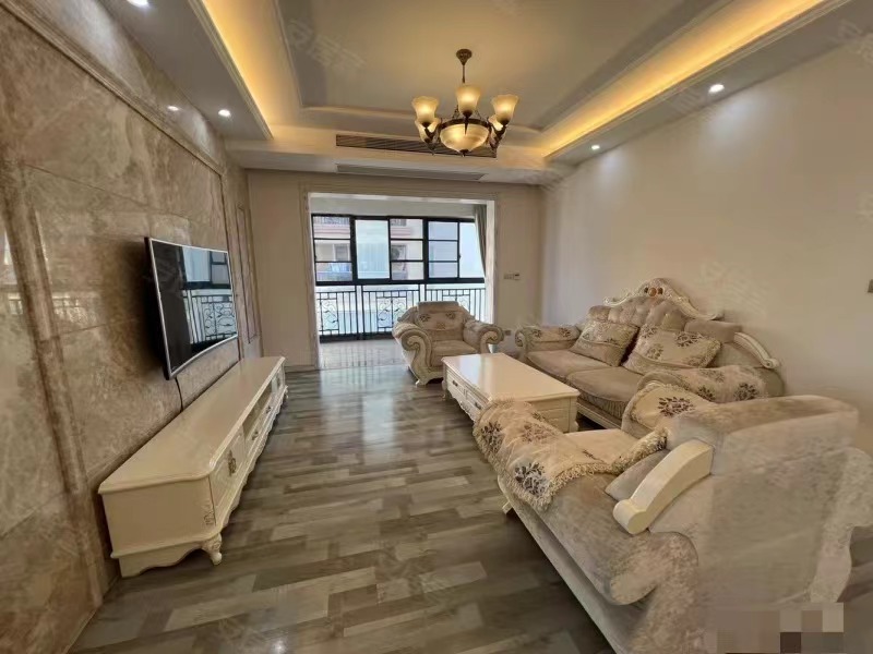 120，傲城， 电梯洋房 7楼 ，单价4400，精装 四房，屋里收拾的一尘不染 ，品牌家私家电全送