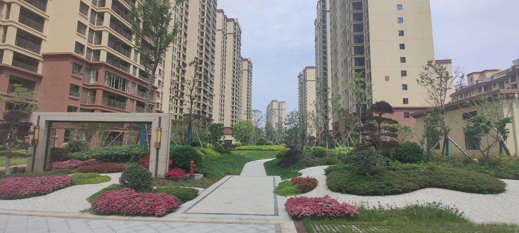 领秀城毛坯三房带车位品质小区1诚意出售！