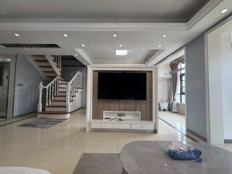 城南，颐和公馆，复式，精装三房两卫，楼层好，业主诚心出售，证满二，成色新