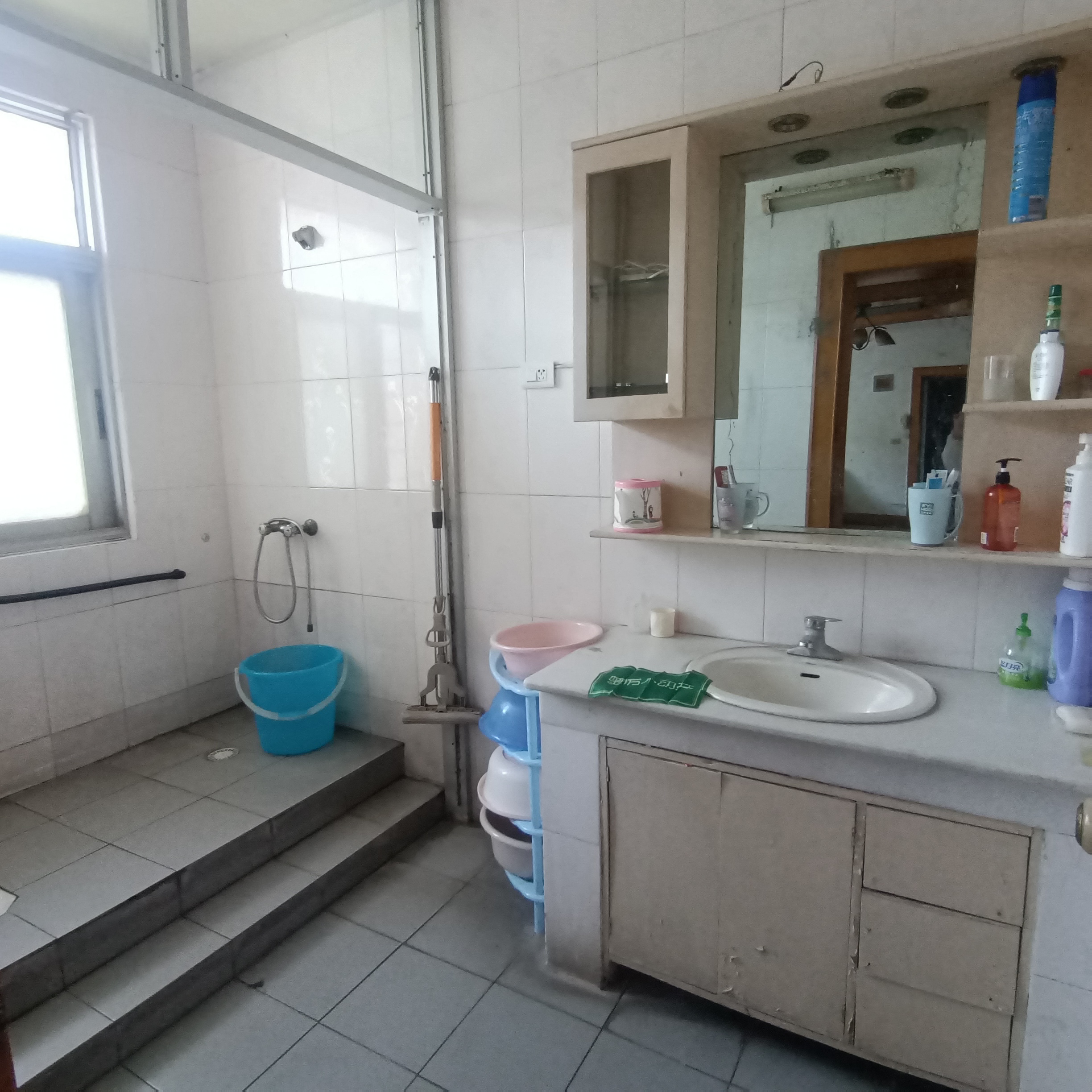 复州花园好楼层三房老证诚意出售