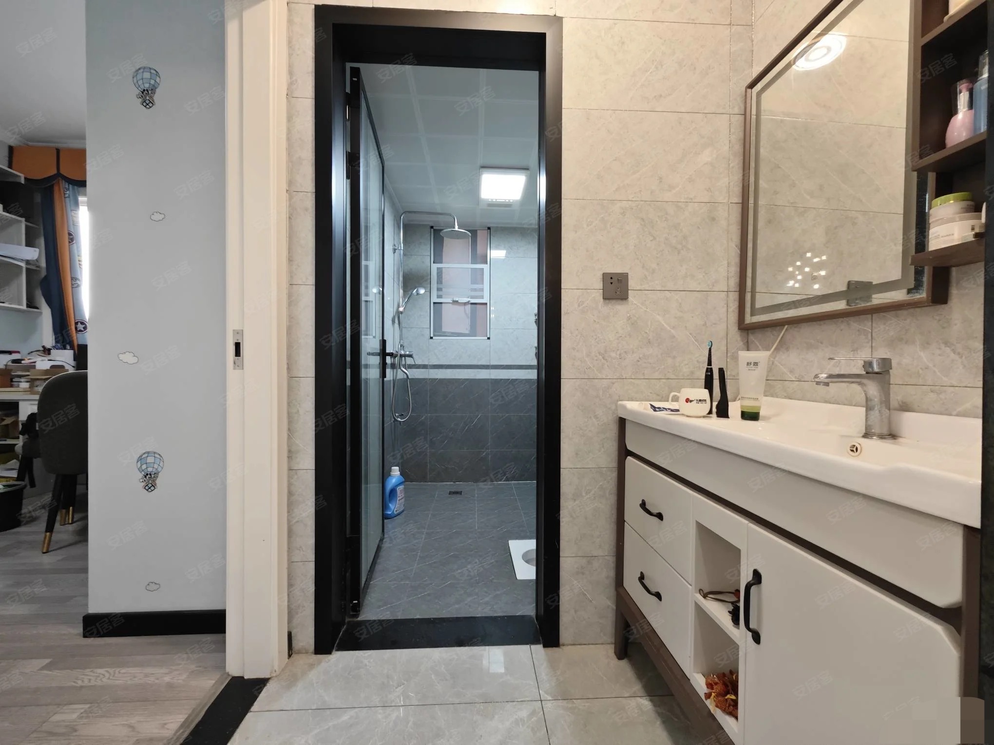 降价了，降价了，业主急售，仙桃xiao学旁，满庭春，新装修三房，证件满二，电梯好楼层