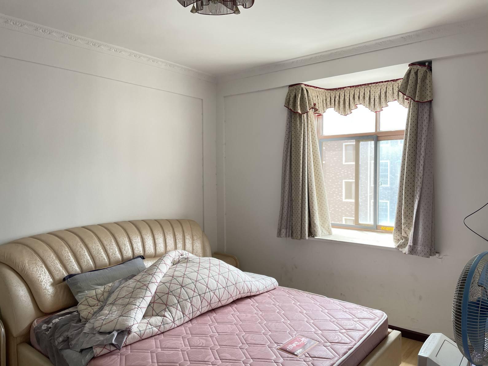 江汉名居花园洋房装修三房拎包入住