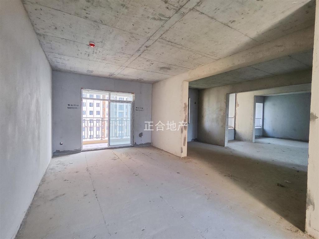 城南，南国明珠 ，楼栋好位置 ，边户四房，好楼层赠送入户花园 ，证满二