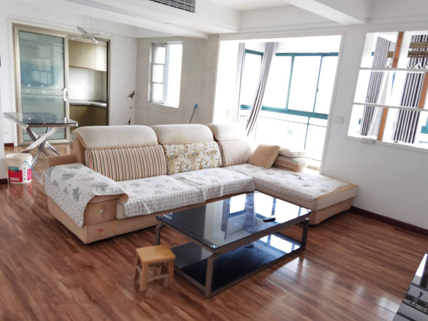 黄荆社区电梯精装三房小区停车位足地段好 即住