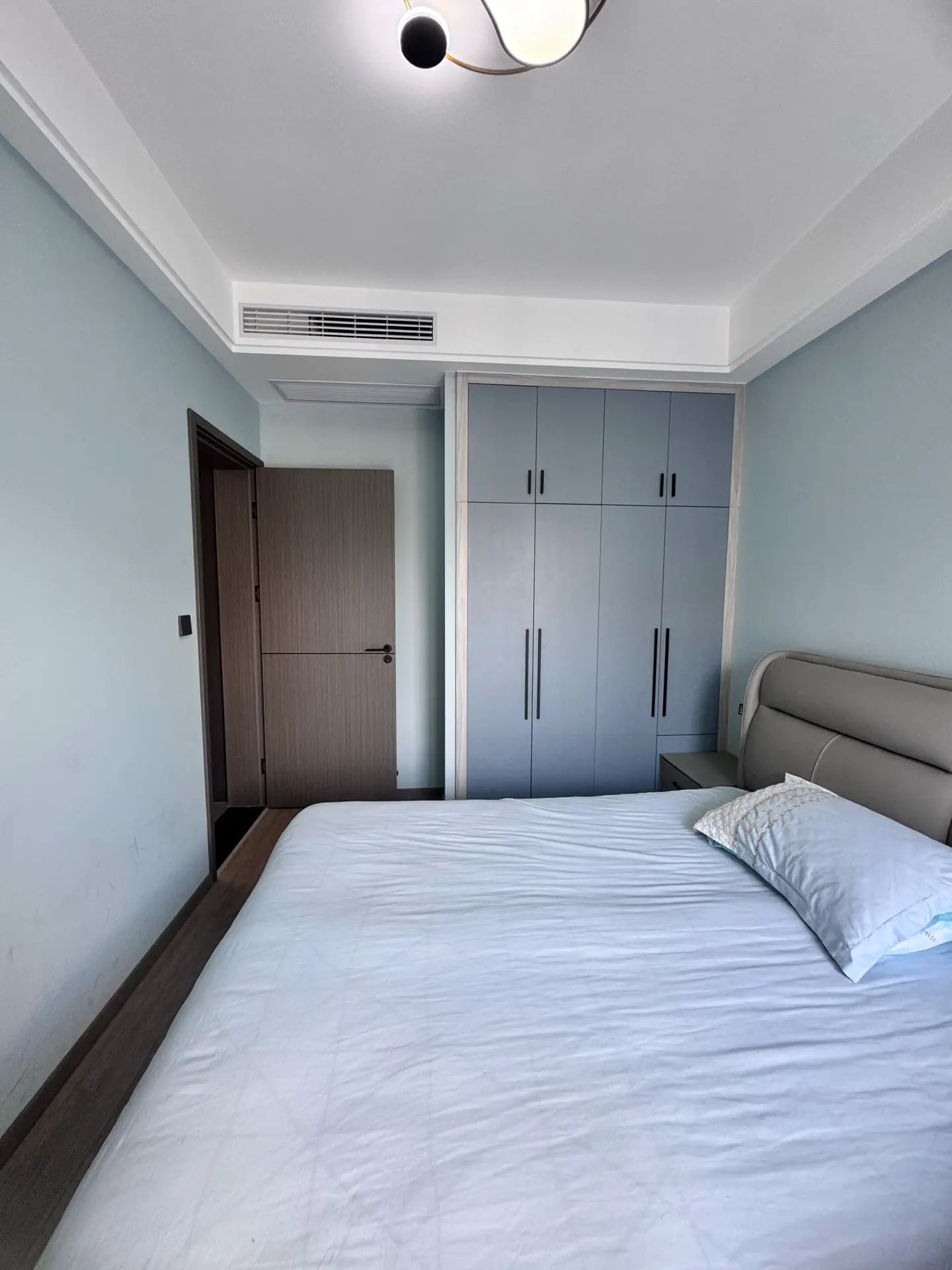 降价了，亏本出售，城南，元泰未来城C区，9.9成新，边户，精装三房两卫，诚心出售