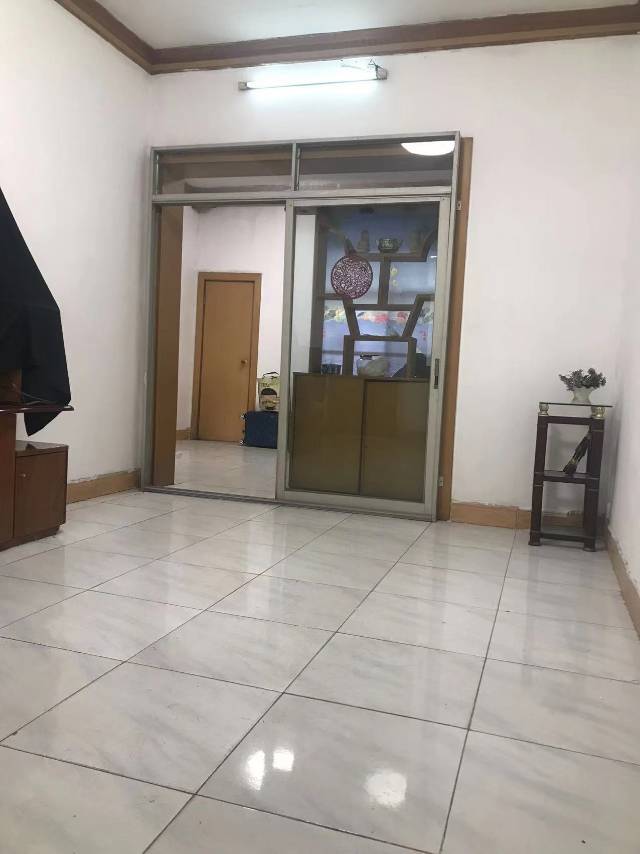 实验幼儿园，实小，三中，仙桃中学附近买一层得两层出售