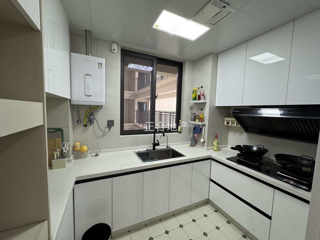 降价了，急售，城南，吾悦，电梯好楼层7楼，精装三房二卫，​全屋中央空调拎包入住