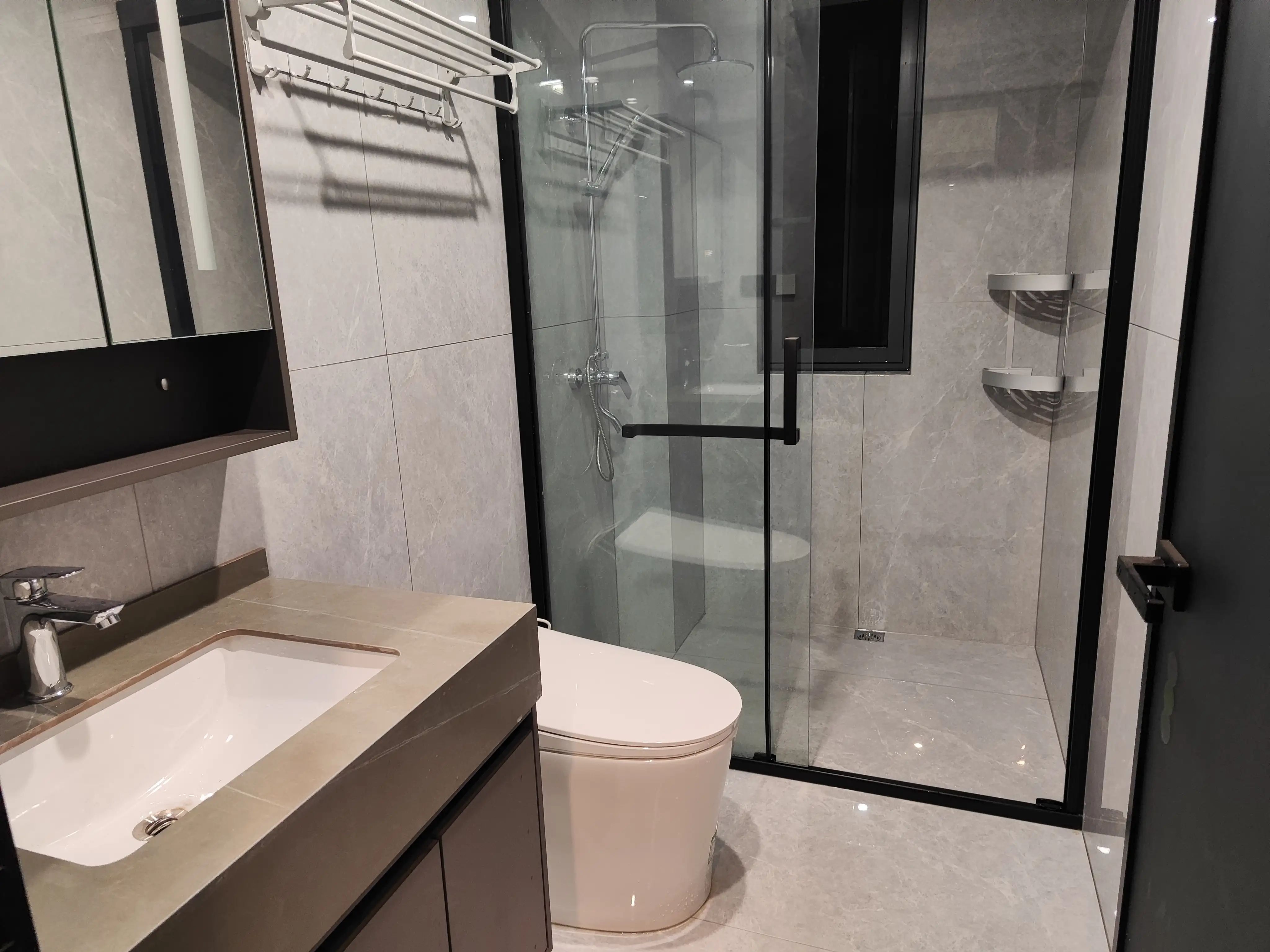 锦绣江山望府，业主自装，一天未住，精装三房两卫，全屋品牌定制，证满二