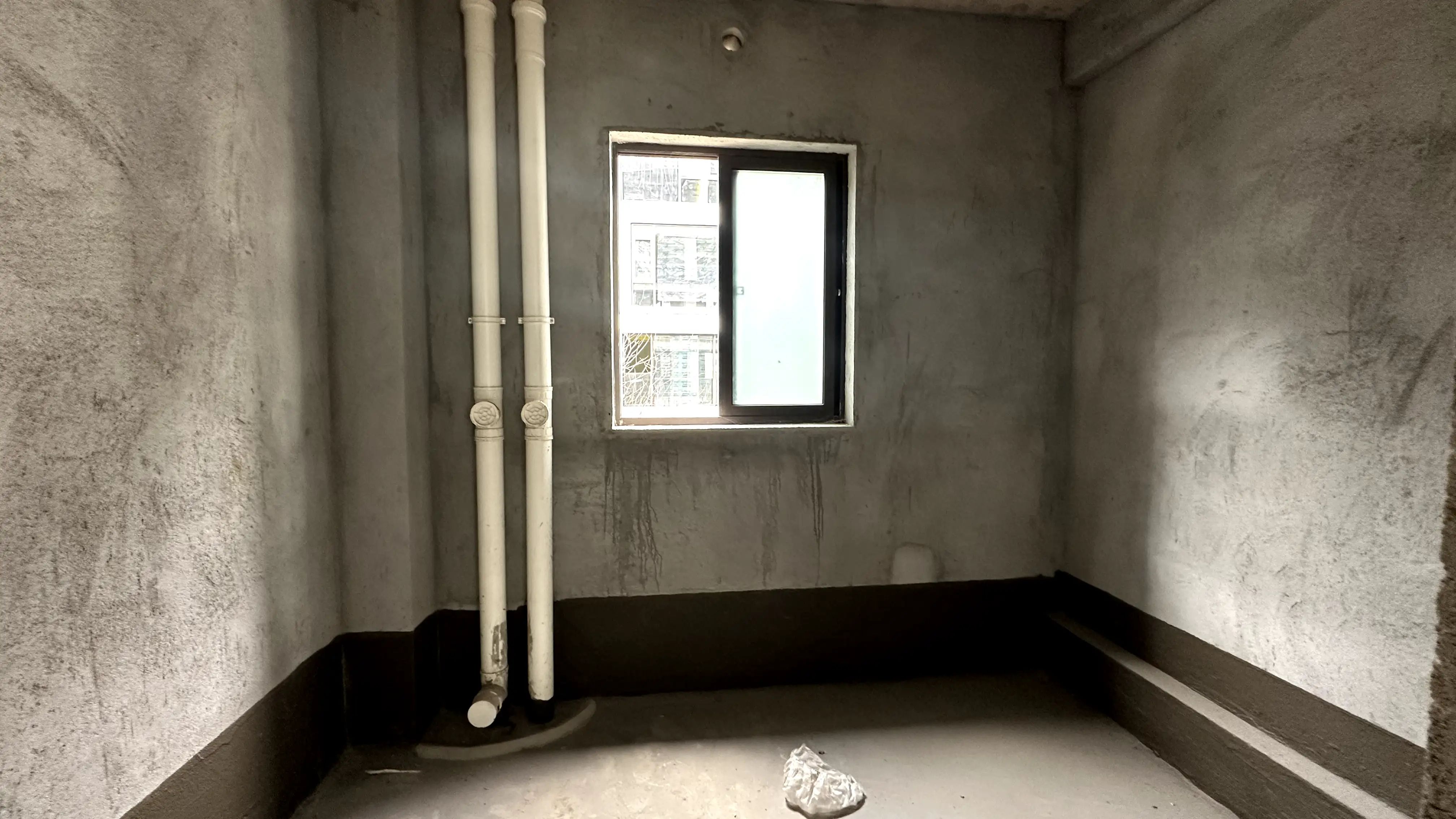 吾‮下悦‬叠，‮车带‬位，实际得房率500多平，上下4层，带院子100＋