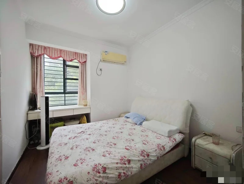 急售，新城壹号，单价4800，电梯小高层，带露台，看中可谈