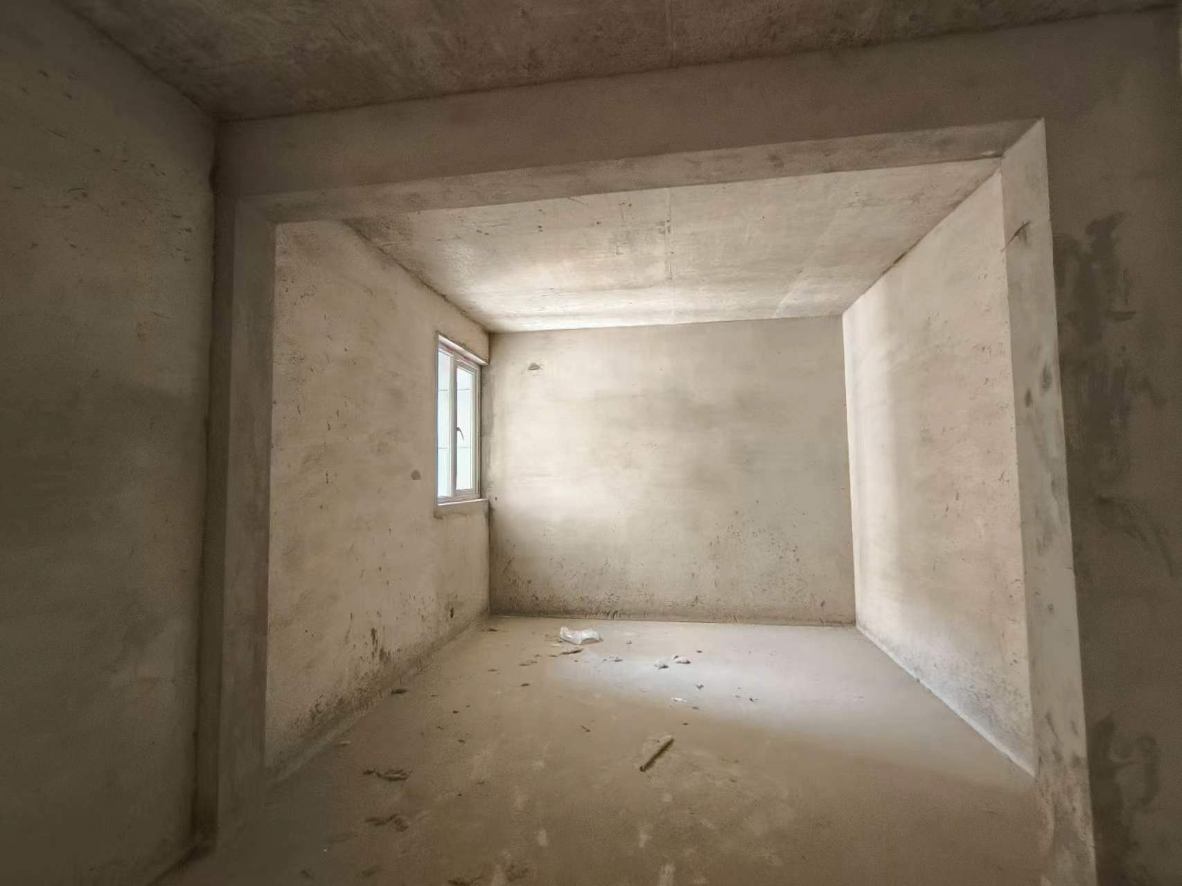 银湖城.毛坯三房.证件满二.看房方便