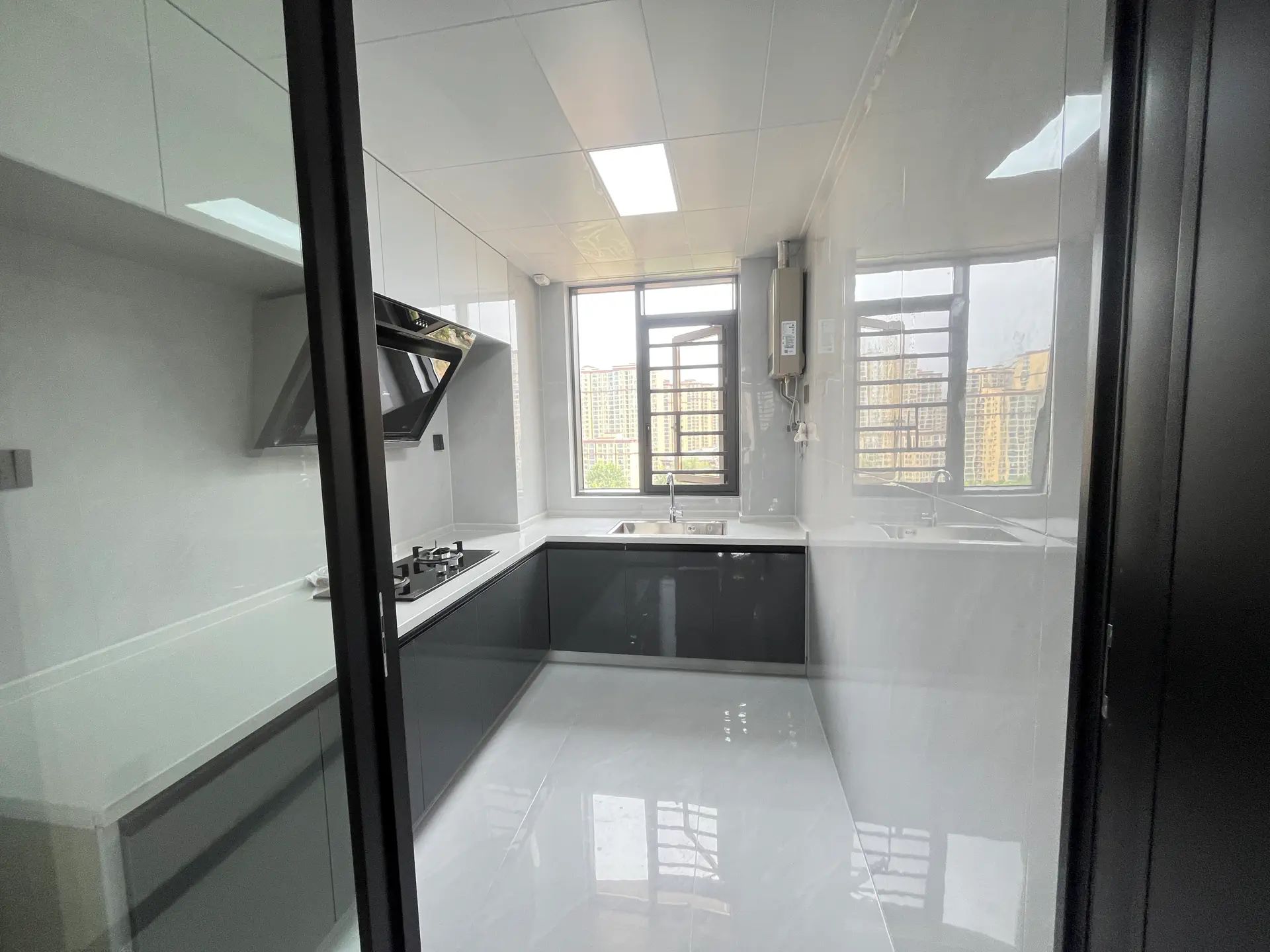 城南，沔阳公园旁，精装4房，电梯好楼层，南北通透，证满二