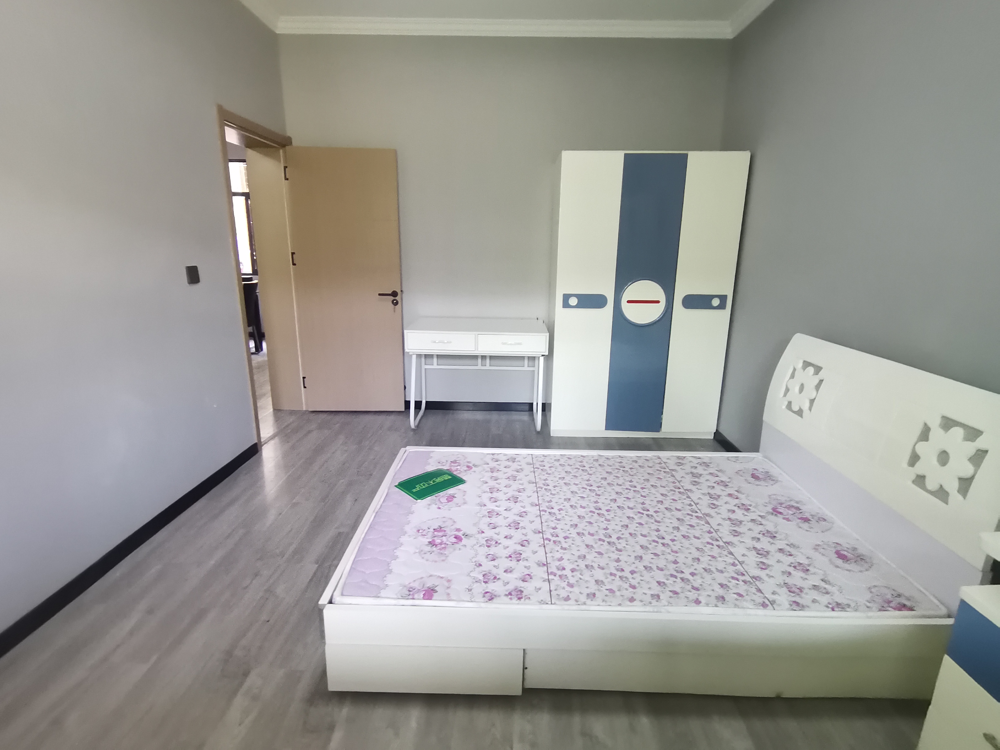 副食品厂宿舍全新装修三房中间楼层看房方便