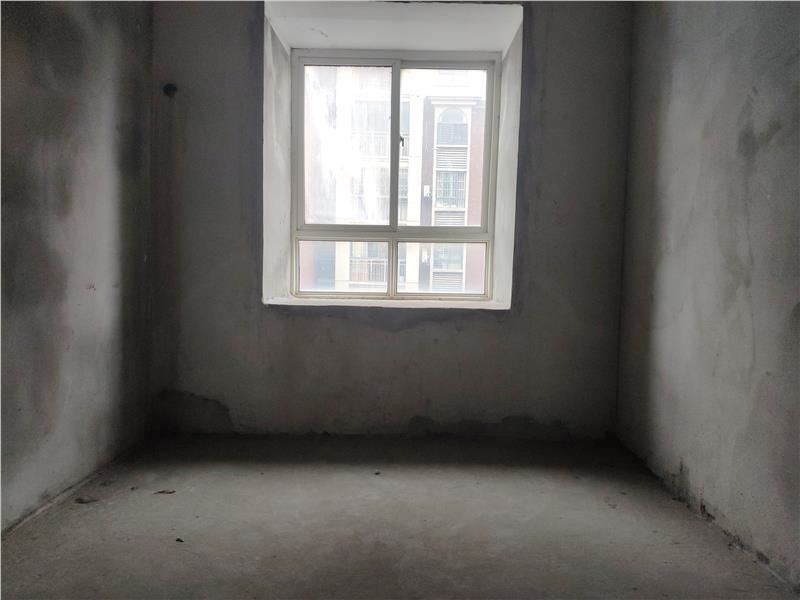 城南小三房现代明珠新城， 付9万满二证在手可按揭