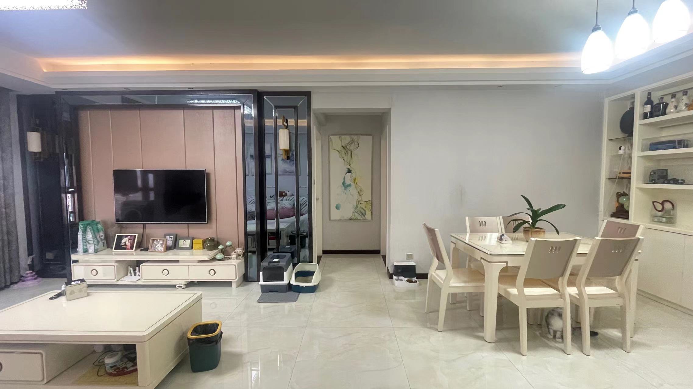 御台公馆.精装三房.房子成色新.看房方便