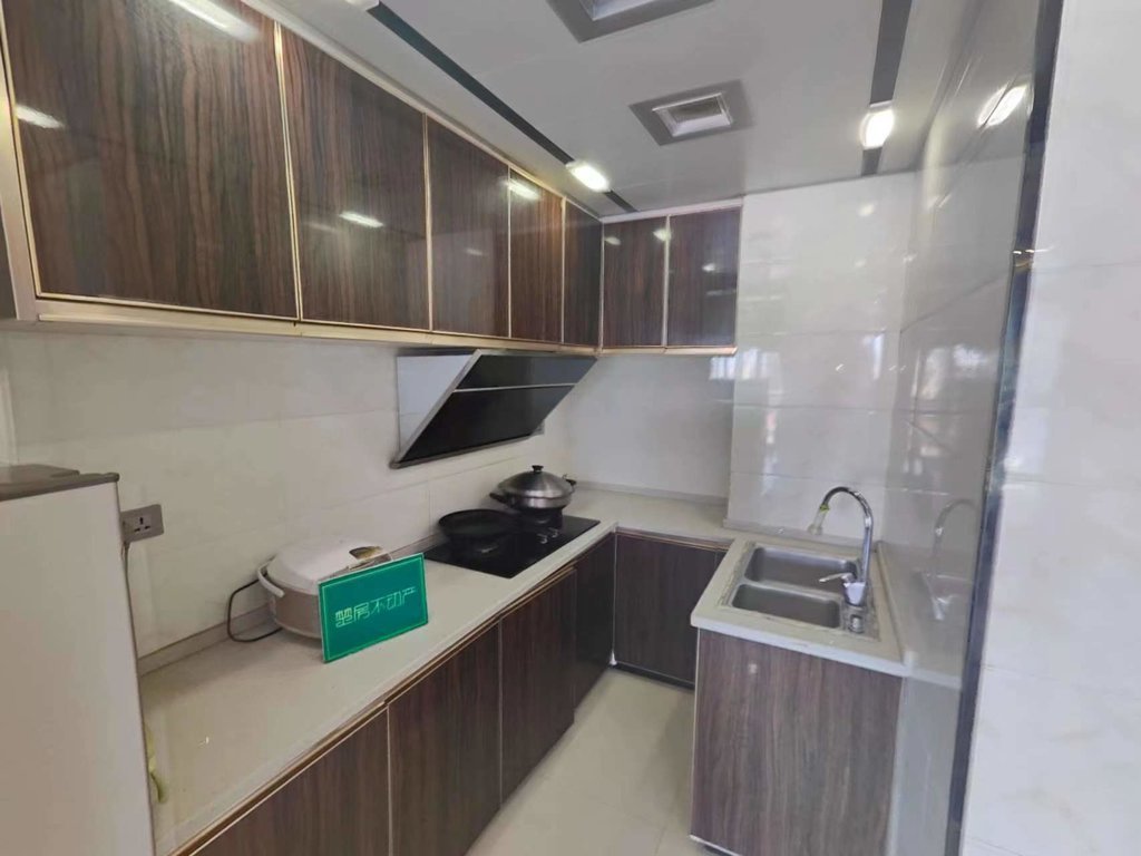 圣淘沙精装大两房通风好三面采光，双阳台，业主诚意出售！