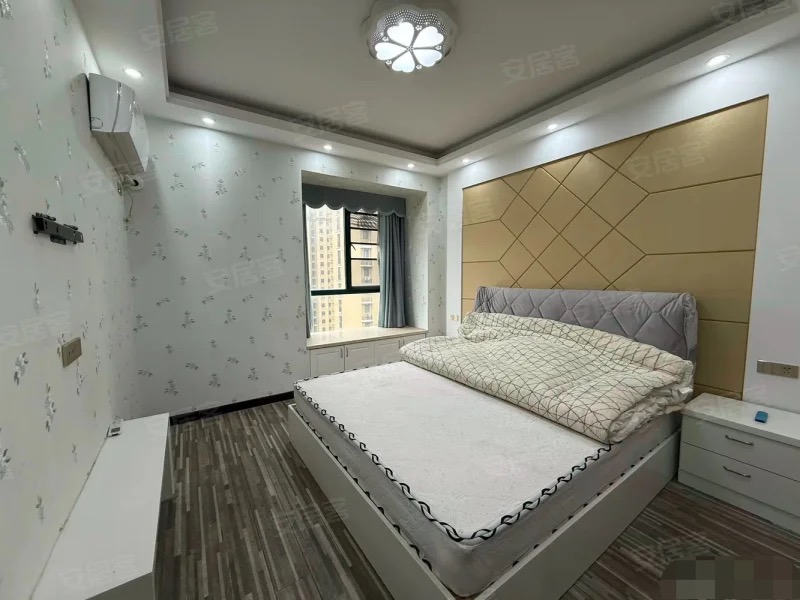 城南，​新‮电，街‬梯好楼层16楼，精装大三房，单价5200+，证满二