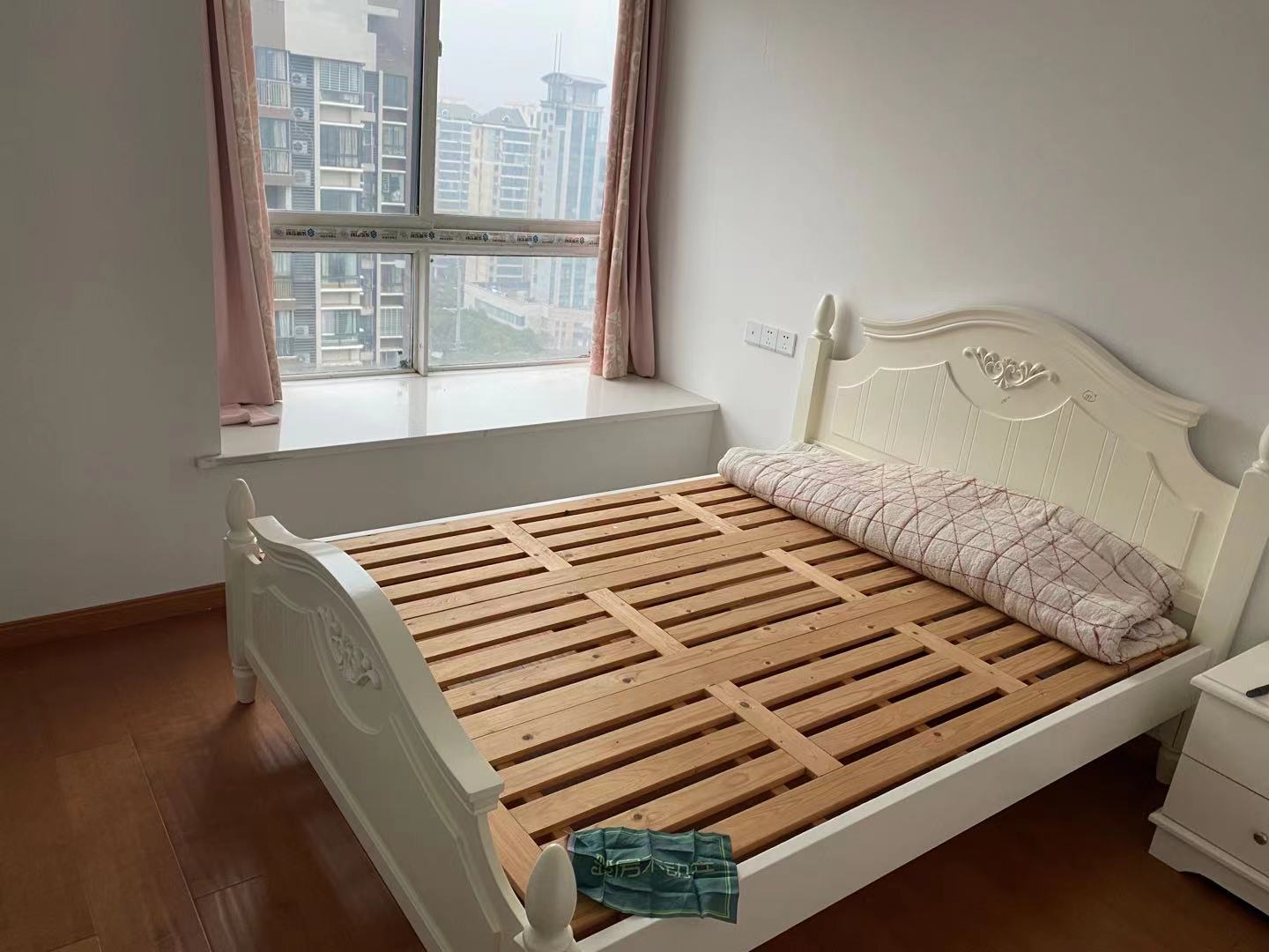 世纪雅园9成新精装四房视野采光好的冒的讲可贷款看房提前电话