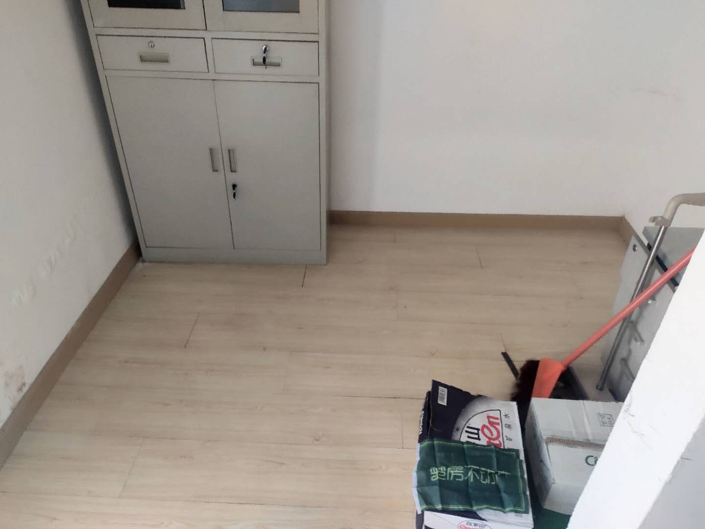 绿地尚城联排别墅边户户型基本属于毛坯买来自己想怎么装修都行业主诚心出售