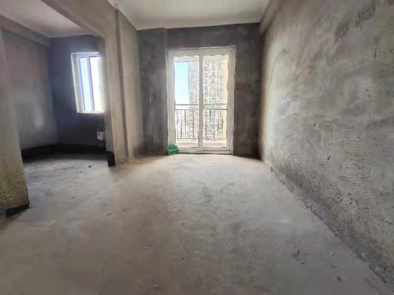 森林国际四房毛坯中间楼层湖景房！