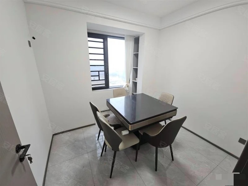 395，南城新区，交投满庭春，精装四房，单价5千多点，拎包住，捡漏