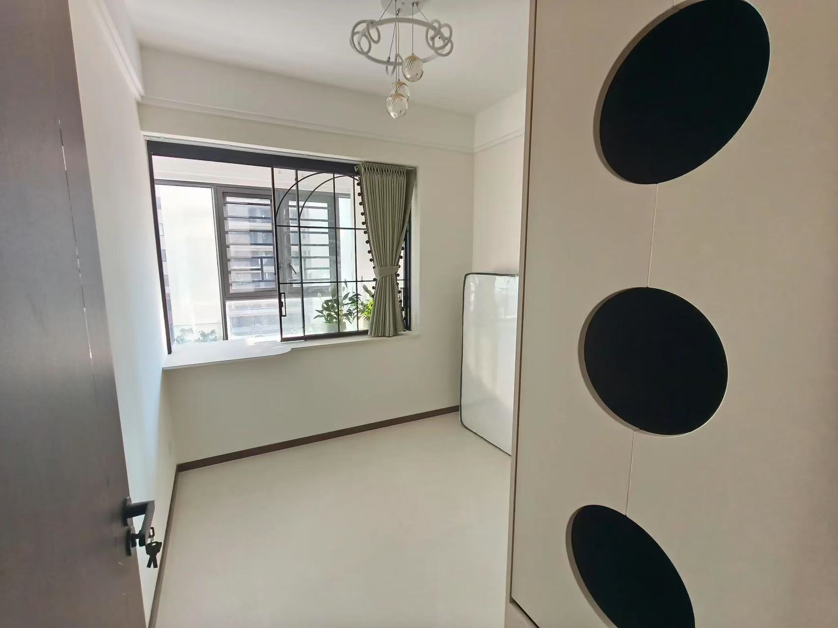 城南，新城名都，全新精装三房两厅两卫，朝阳三小三中书包，证满二