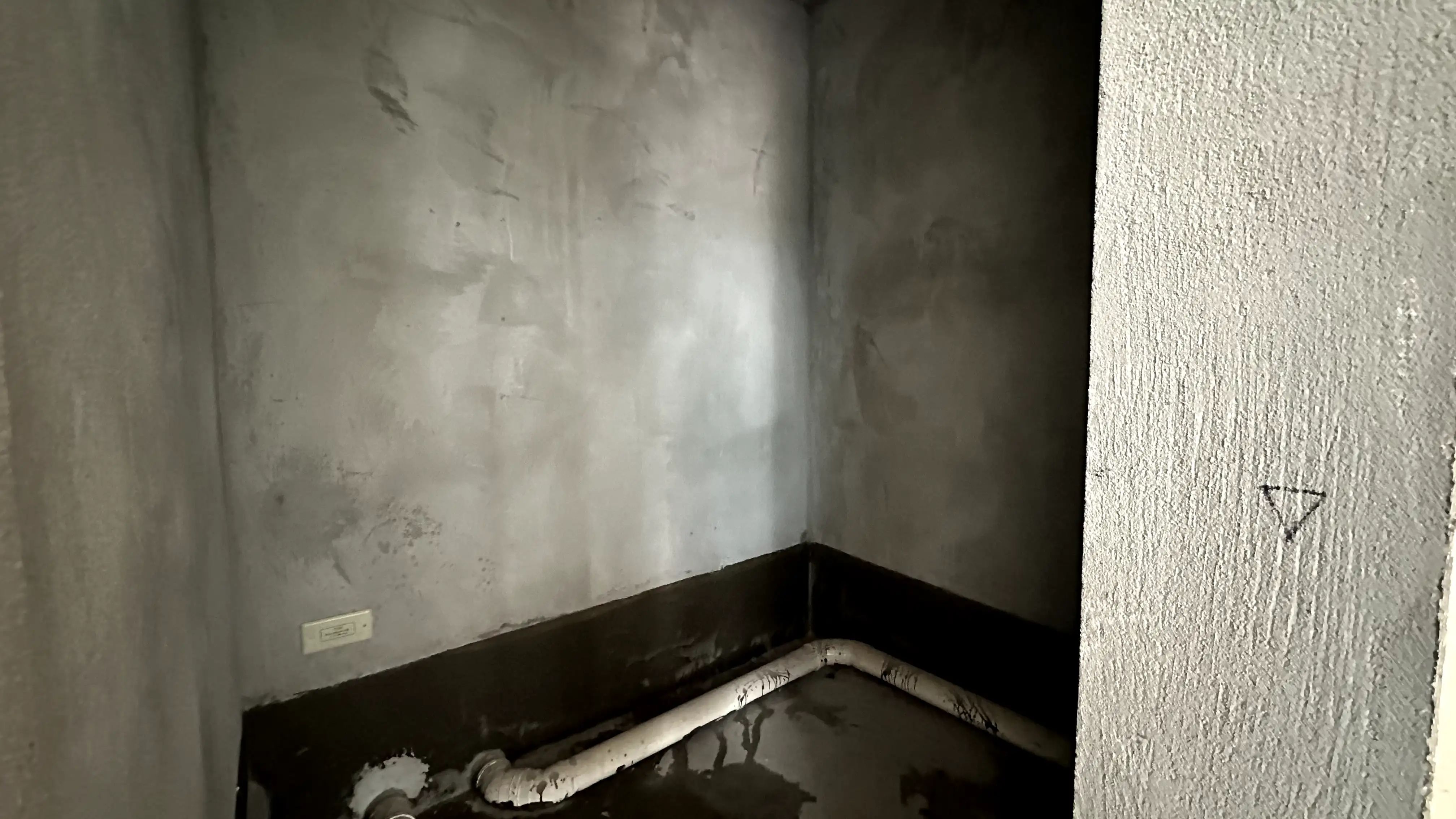 吾‮下悦‬叠，‮车带‬位，实际得房率500多平，上下4层，带院子100＋