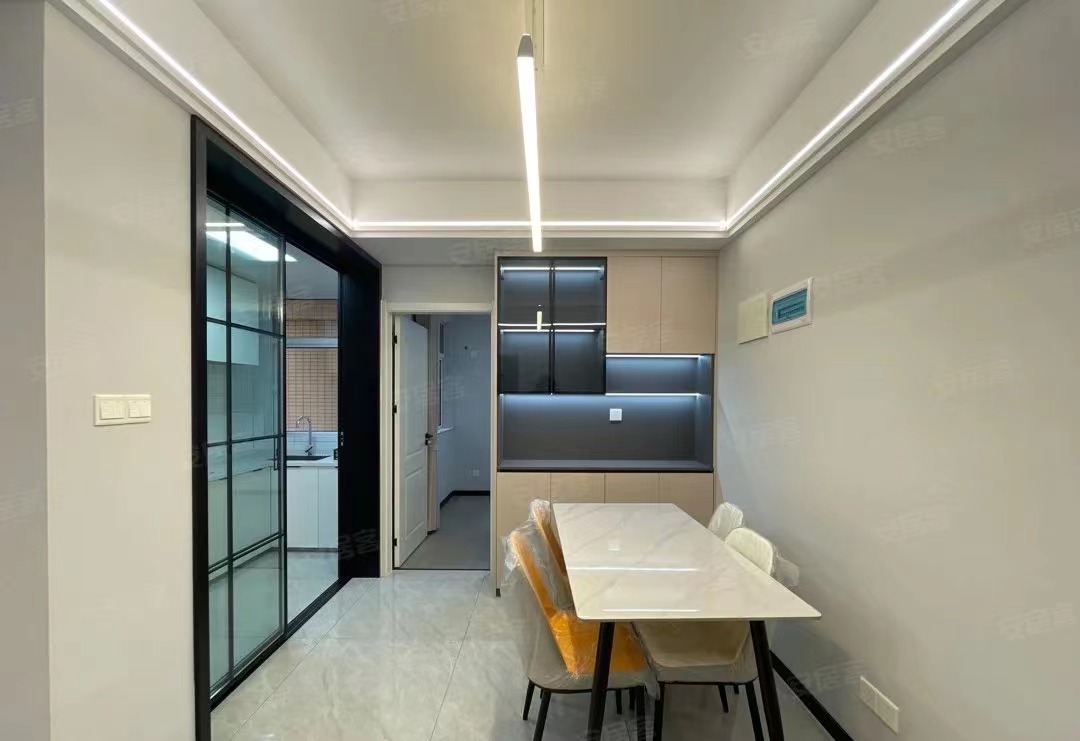 75，降价了，电梯小高层，全新精装3房，前后无遮挡，采光视野好，婚房必选！