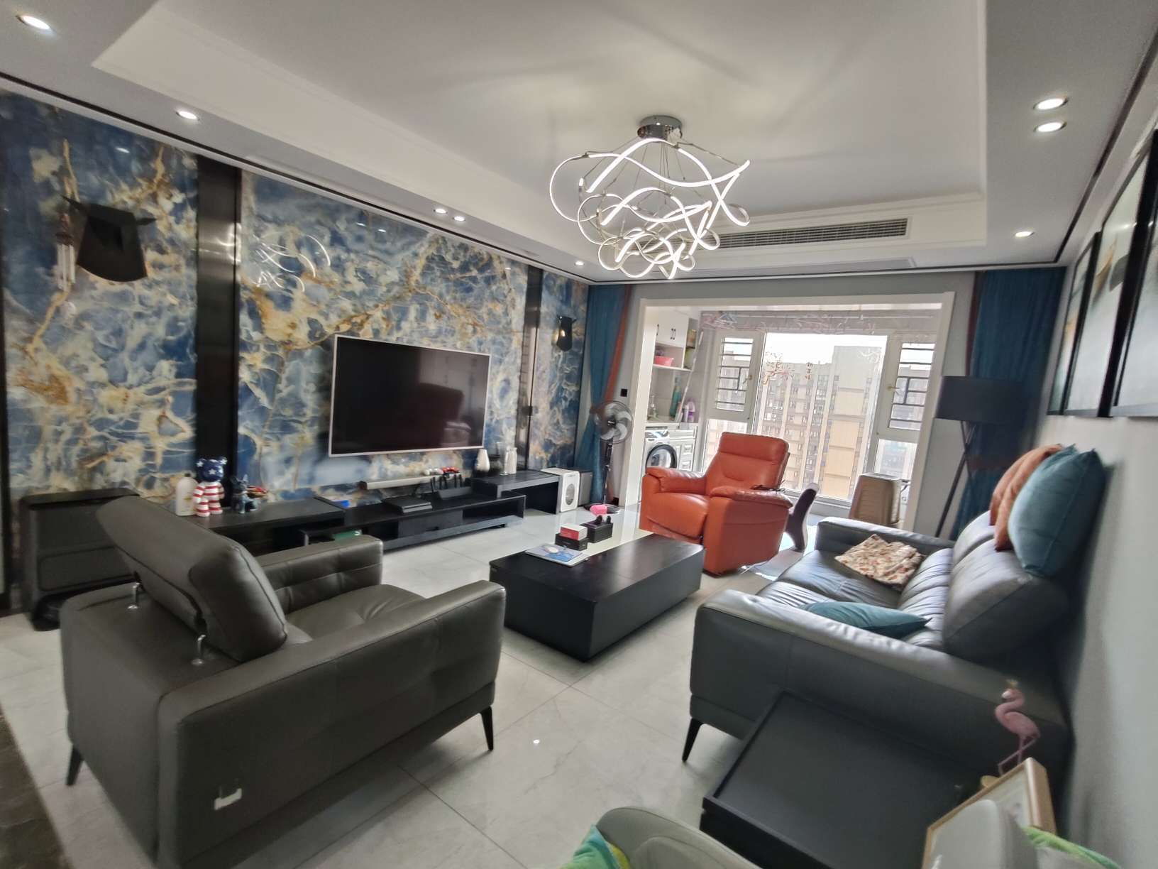 元泰未来城4房两厅2卫，新装修的 家具家电全配 拎包即住，居家的理想选择！