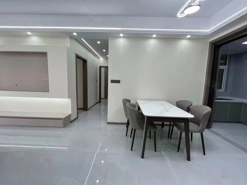 风和日丽，精装三房两卫，实验五小风和三中，全新装修，送车位，好楼层，证满二