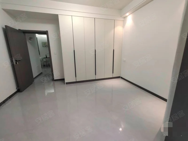 又降价了，检漏，西桥菜场旁，步梯中间楼层，架空3楼，精装2房2厅一卫，有院子，有证