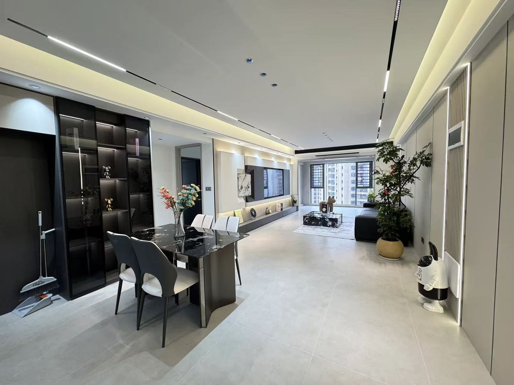 城南，御湖世家，精装三房两卫，全新装修，证满二，好楼层27楼，送一个地下车位