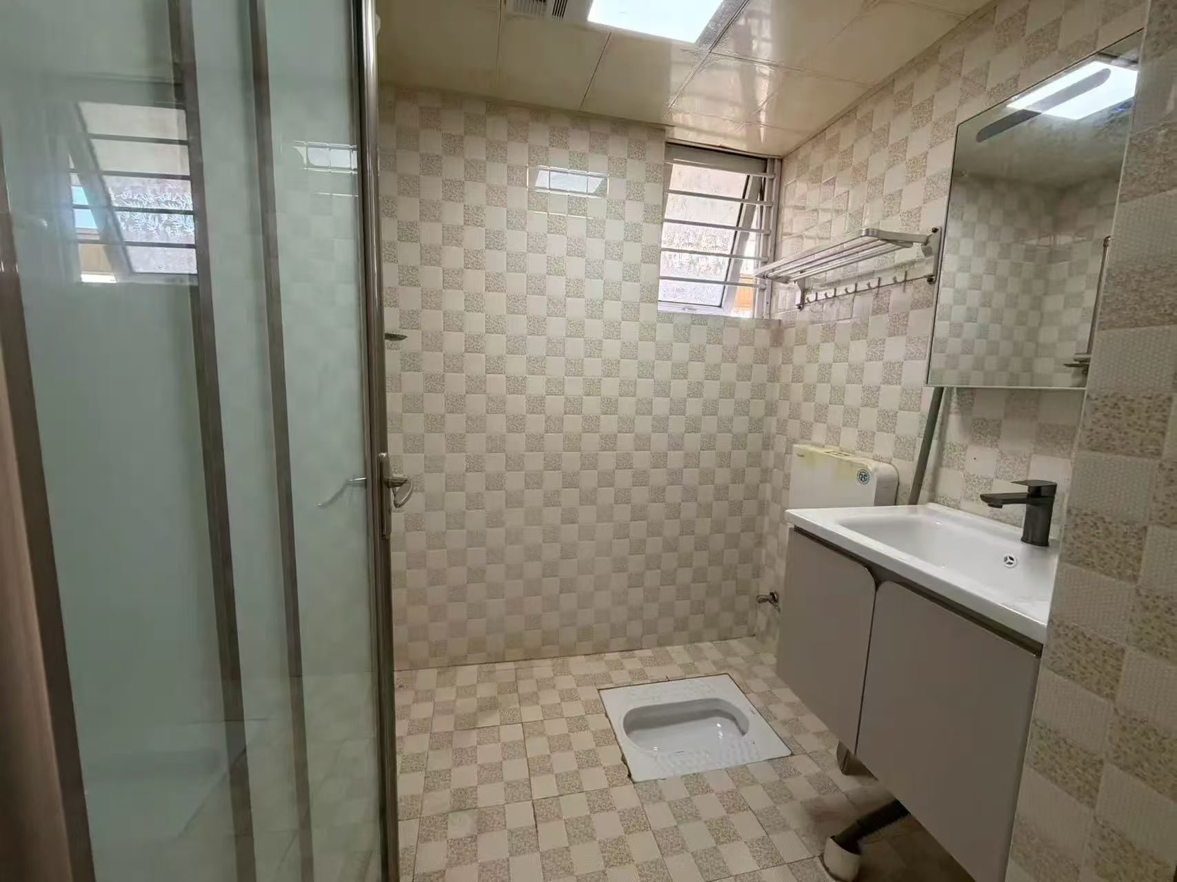 城南，元泰清华园，D区，精装三房两卫，单价5千多点。好楼层22楼