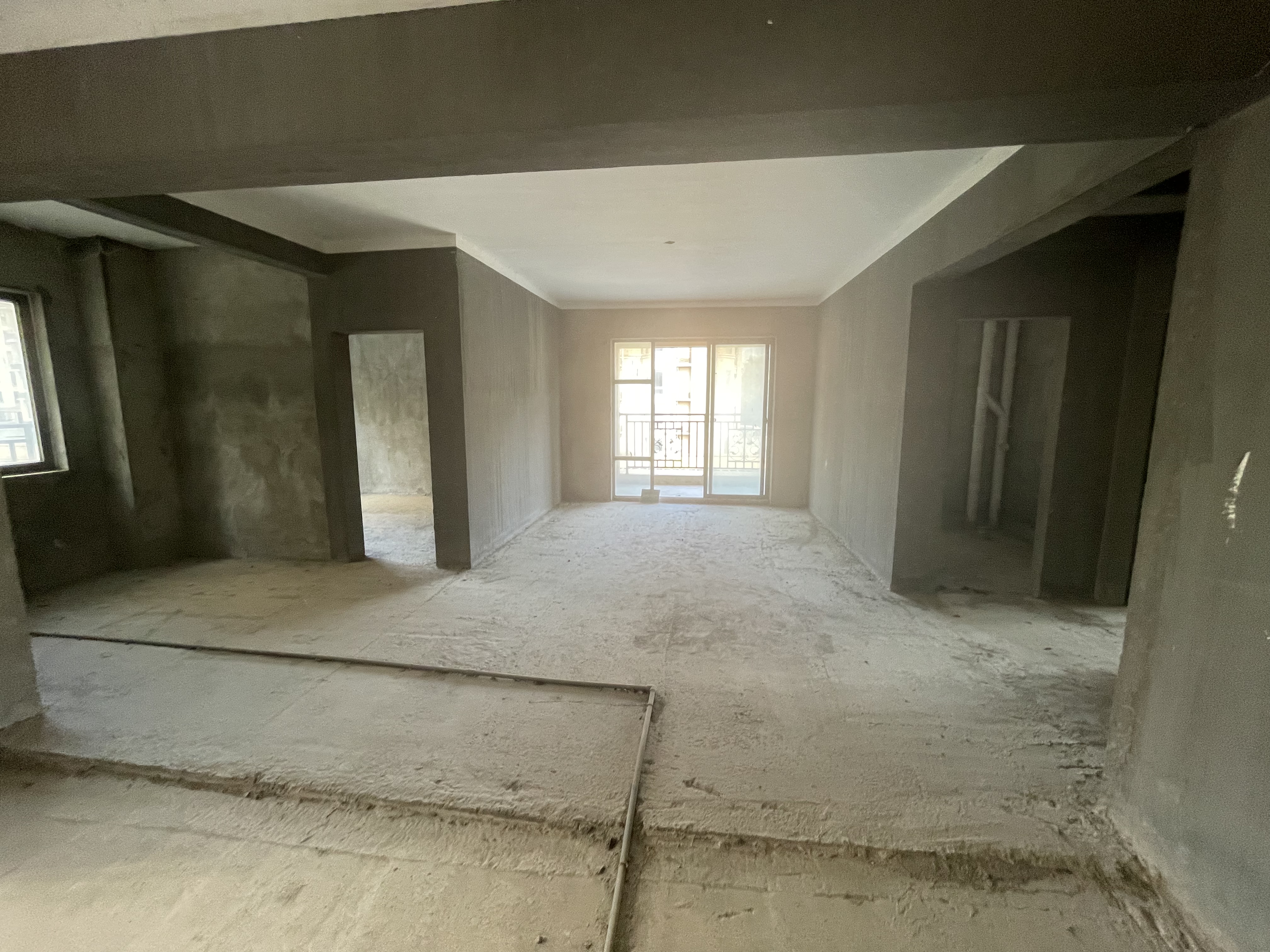 绿地香格里拉电梯小高层毛坯四房看房方便有钥匙证件老证税费低