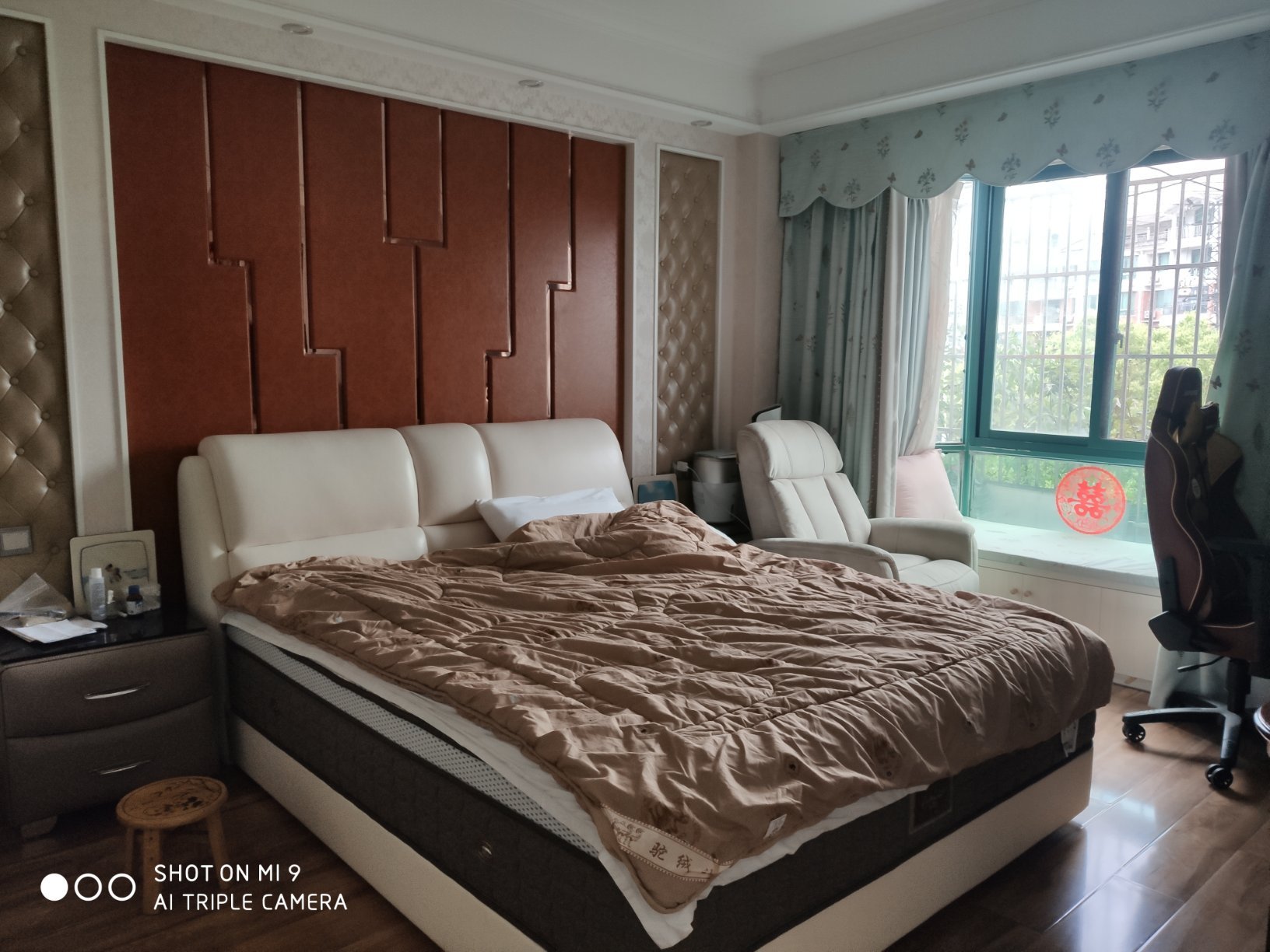 青青家园豪装三房，全屋中央空调品牌家电全送。