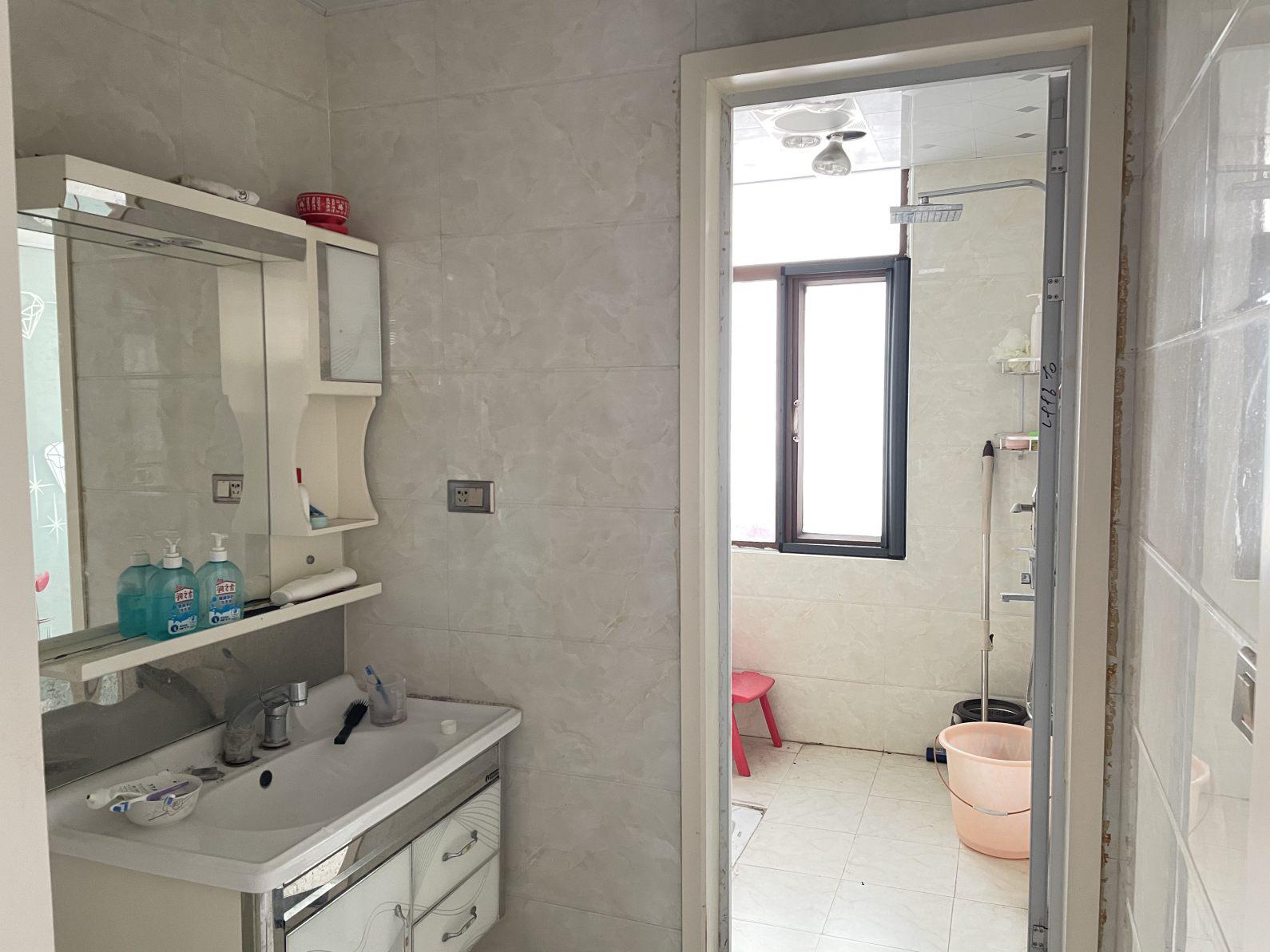 江汉名居花园洋房装修三房拎包入住