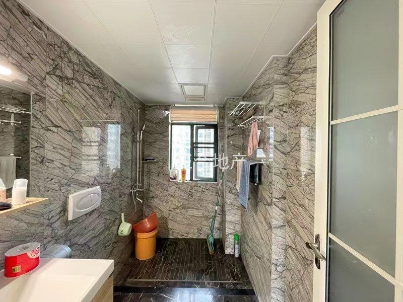 城南新城一号四期湖景房，精装大三房边户，全屋地暖，中央空调，中间好楼层，成色新证满二