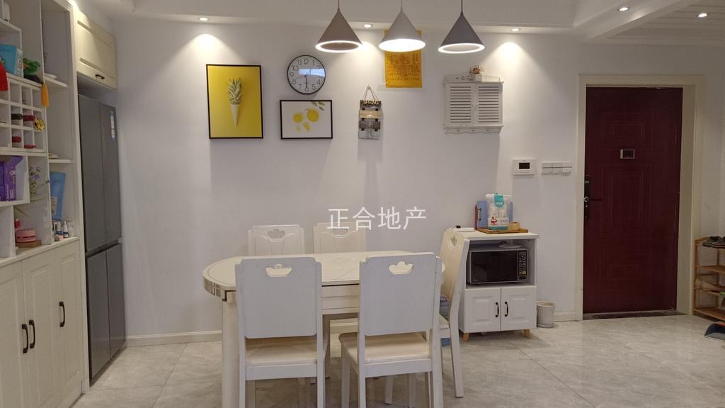 房东诚心出售，仙桃满庭春，精装3房，单价5100，户型方正，好楼层